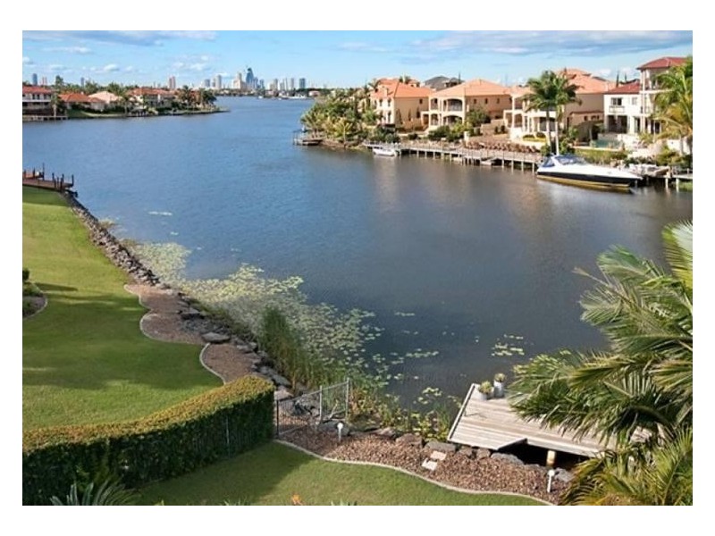 28 Istana View, Clear Island Waters QLD 4226