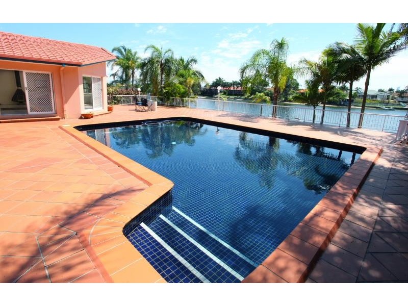 12 Wanneroo Court, Mermaid Waters QLD 4218