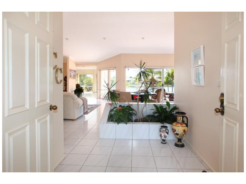 12 Wanneroo Court, Mermaid Waters QLD 4218