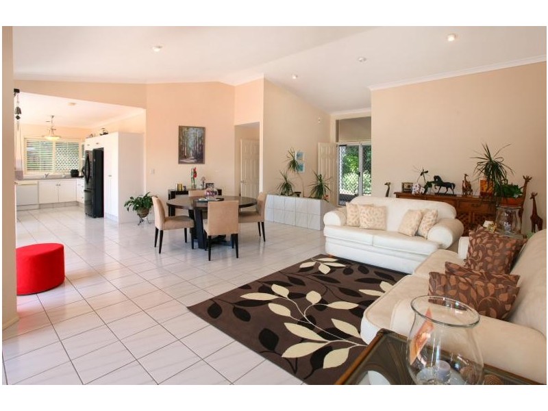 12 Wanneroo Court, Mermaid Waters QLD 4218