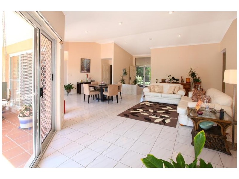 12 Wanneroo Court, Mermaid Waters QLD 4218