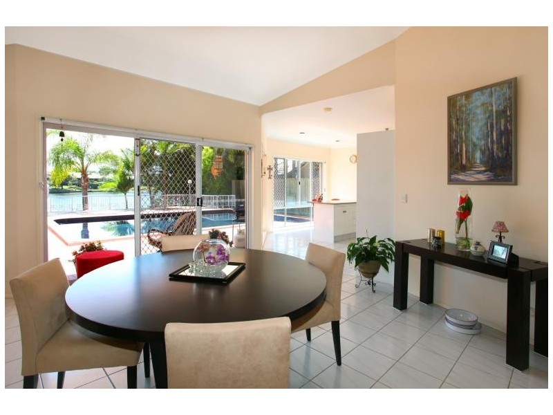 12 Wanneroo Court, Mermaid Waters QLD 4218