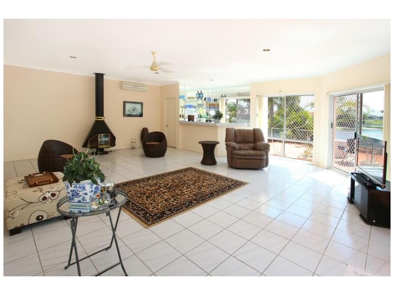 12 Wanneroo Court, Mermaid Waters QLD 4218