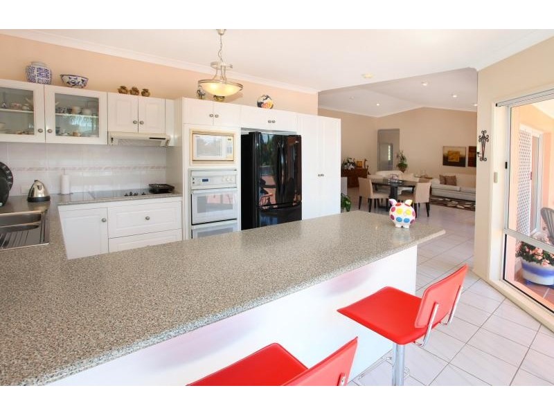 12 Wanneroo Court, Mermaid Waters QLD 4218