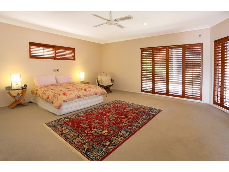 12 Wanneroo Court, Mermaid Waters QLD 4218