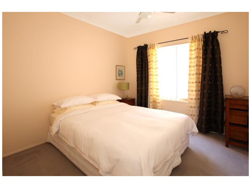 12 Wanneroo Court, Mermaid Waters QLD 4218