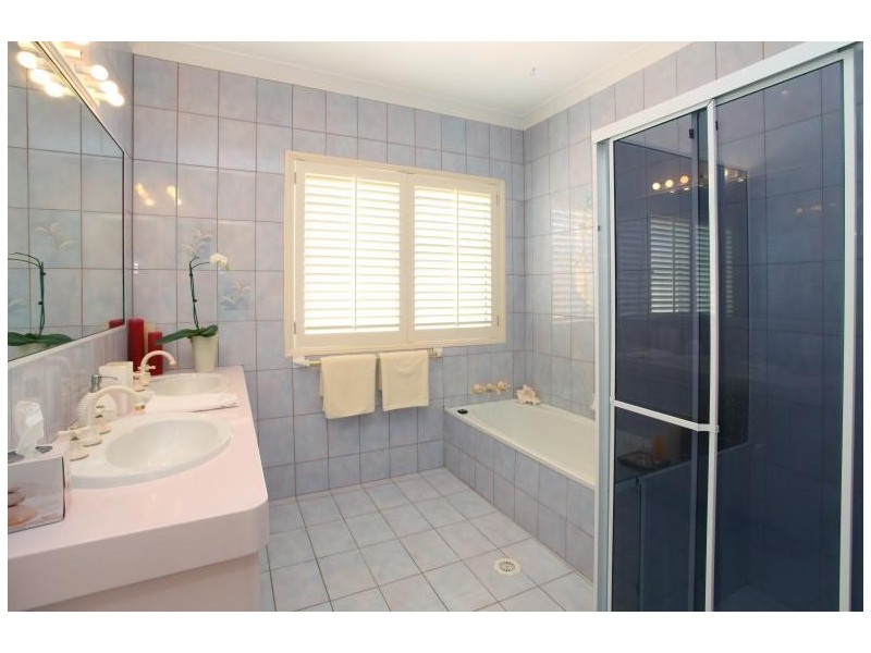 12 Wanneroo Court, Mermaid Waters QLD 4218