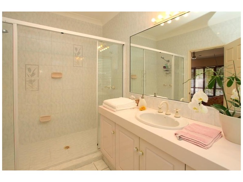12 Wanneroo Court, Mermaid Waters QLD 4218