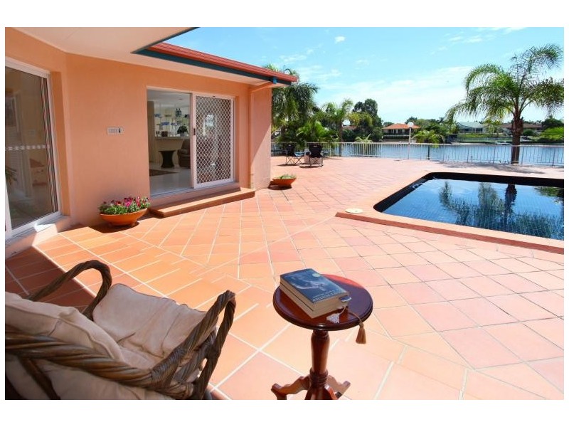 12 Wanneroo Court, Mermaid Waters QLD 4218