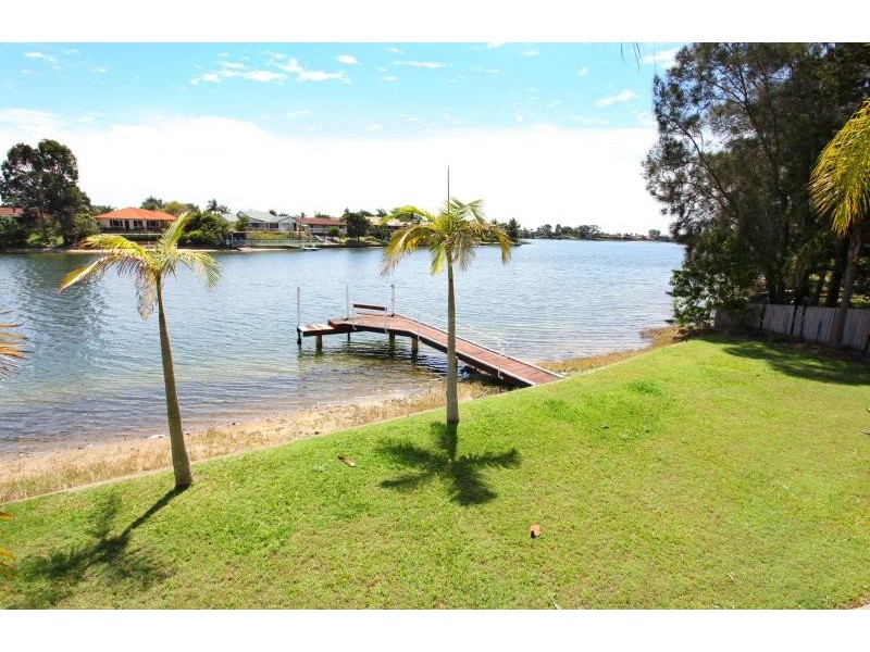 12 Wanneroo Court, Mermaid Waters QLD 4218