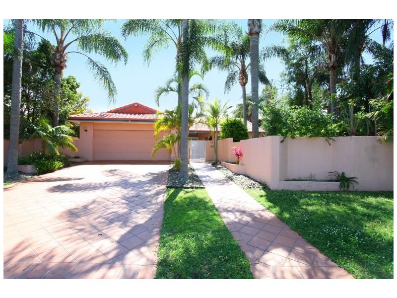 12 Wanneroo Court, Mermaid Waters QLD 4218