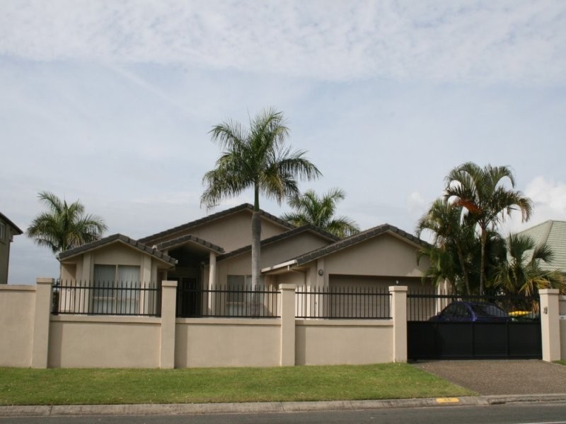 44 BARRIER REEF DRIVE, Mermaid Waters QLD 4218