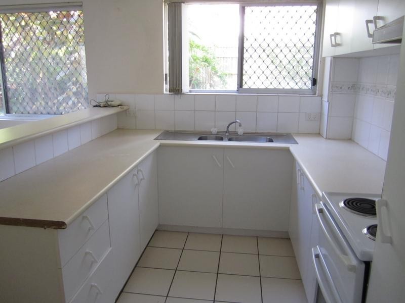 2/38 Chelsea Avenue, Broadbeach QLD 4218