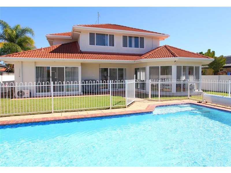 150 Santa Cruz Boulevard, Clear Island Waters QLD 4226