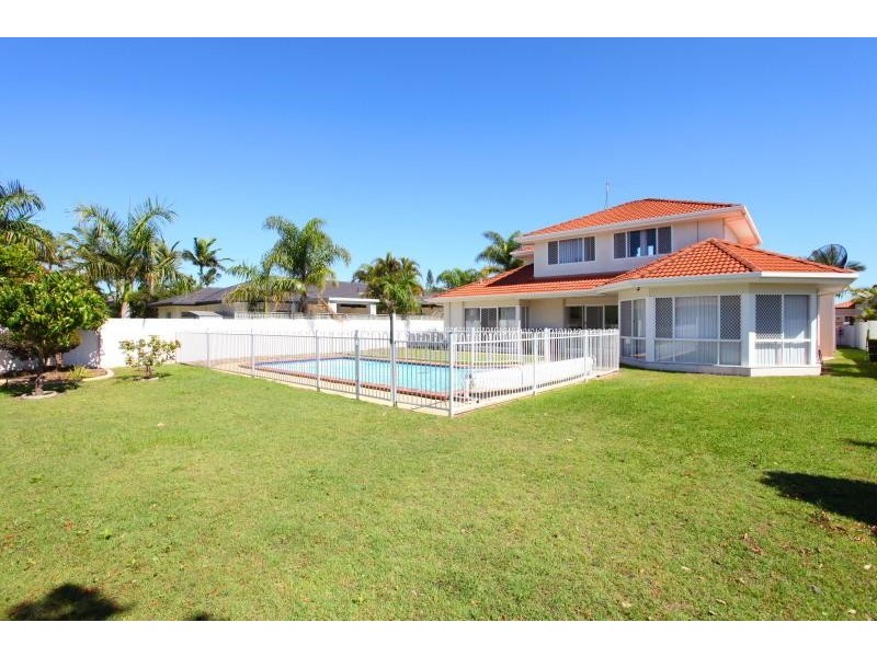 150 Santa Cruz Boulevard, Clear Island Waters QLD 4226
