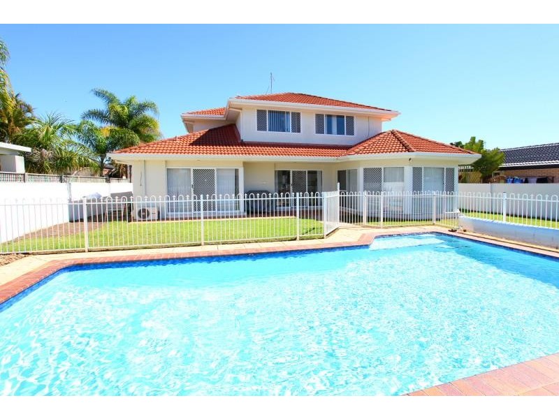 150 Santa Cruz Boulevard, Clear Island Waters QLD 4226