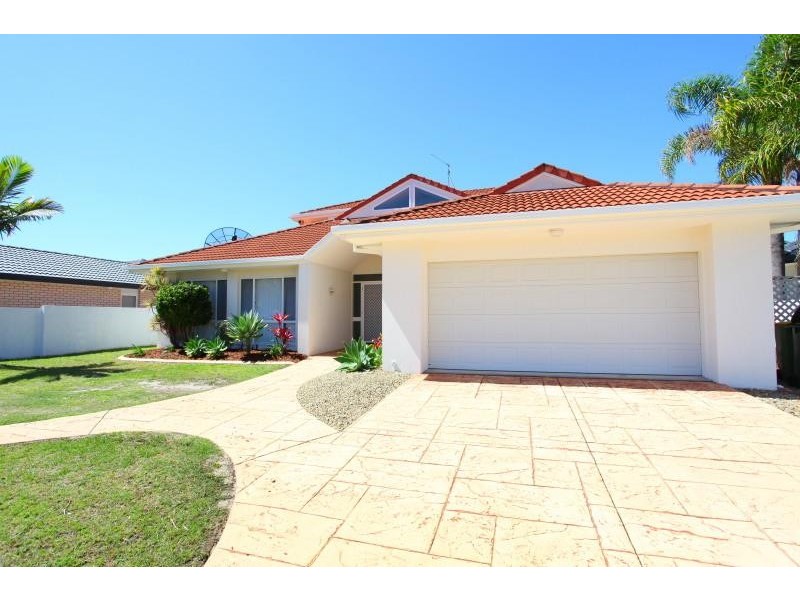 150 Santa Cruz Boulevard, Clear Island Waters QLD 4226