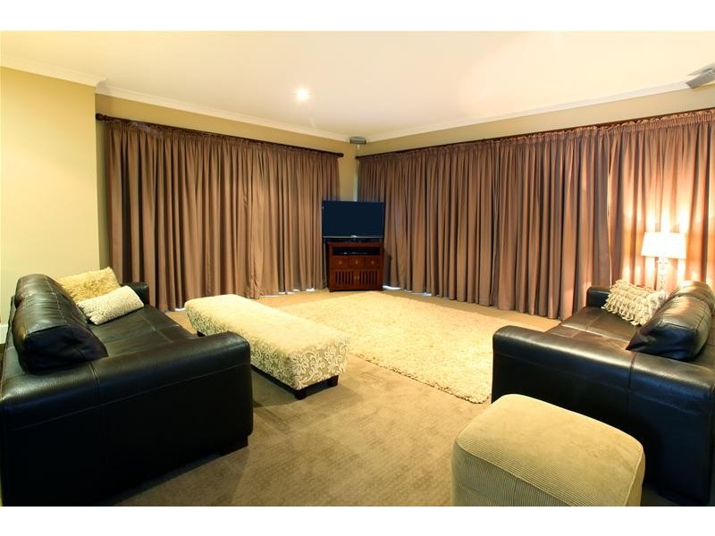 42 Brighton Crescent, Robina QLD 4226