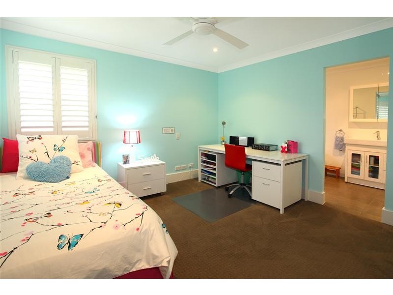 42 Brighton Crescent, Robina QLD 4226