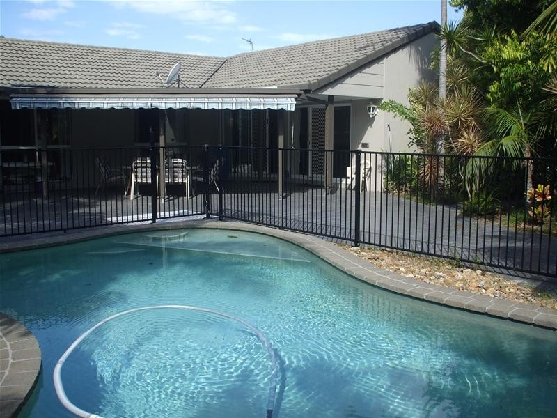 Clear Island Waters QLD 4226