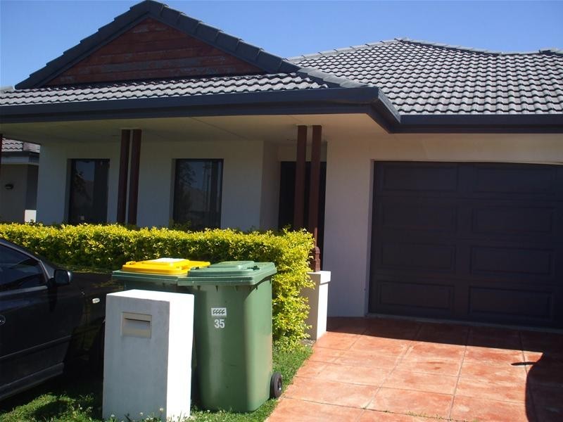 35 Gerona Circuit, Varsity Lakes QLD 4227
