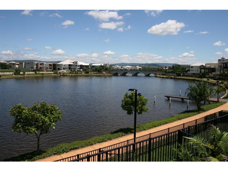 4/5056 Emerald Island Drive, Carrara QLD 4211