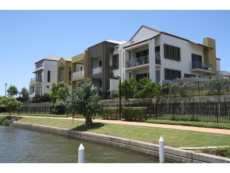 4/5056 Emerald Island Drive, Carrara QLD 4211