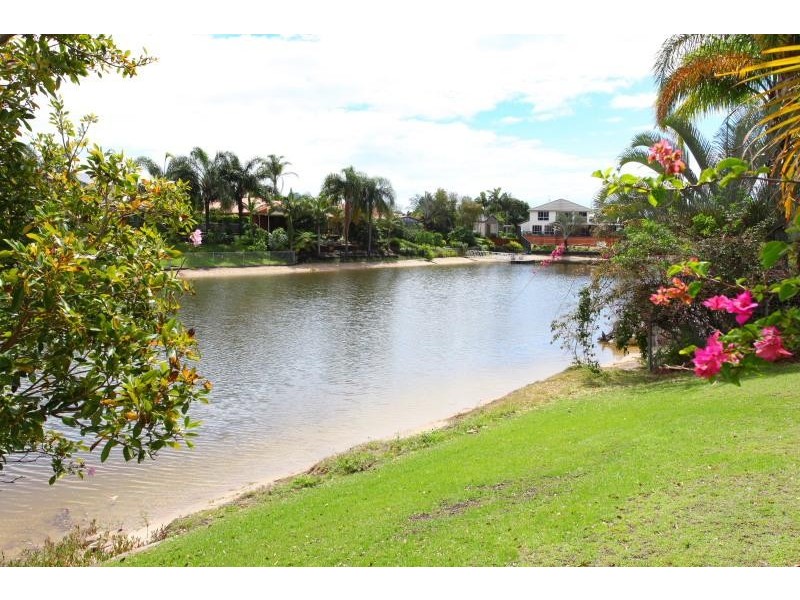 7 Drayton Terrace, Mermaid Waters QLD 4218