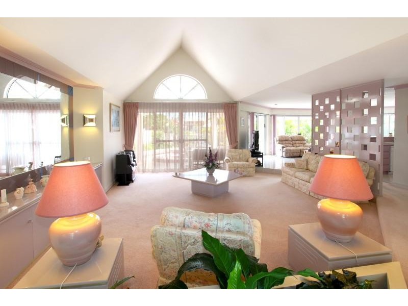 7 Drayton Terrace, Mermaid Waters QLD 4218