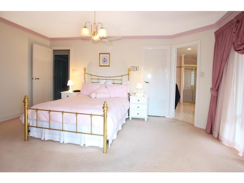 7 Drayton Terrace, Mermaid Waters QLD 4218