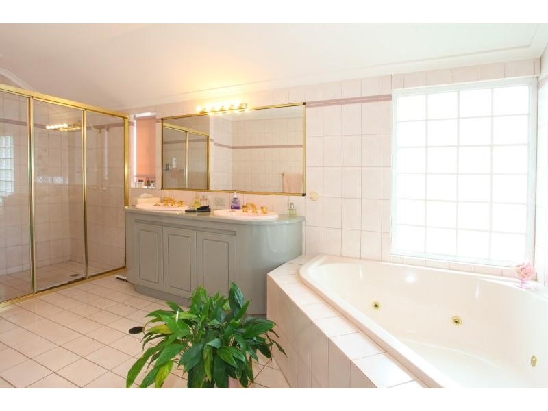 7 Drayton Terrace, Mermaid Waters QLD 4218