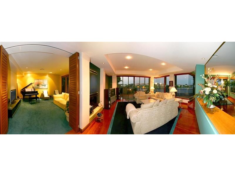 18 Bollard Circuit, Clear Island Waters QLD 4226