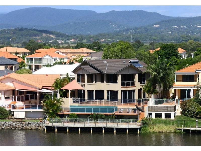18 Bollard Circuit, Clear Island Waters QLD 4226