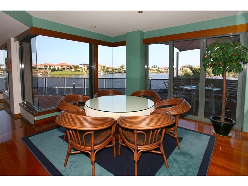 18 Bollard Circuit, Clear Island Waters QLD 4226