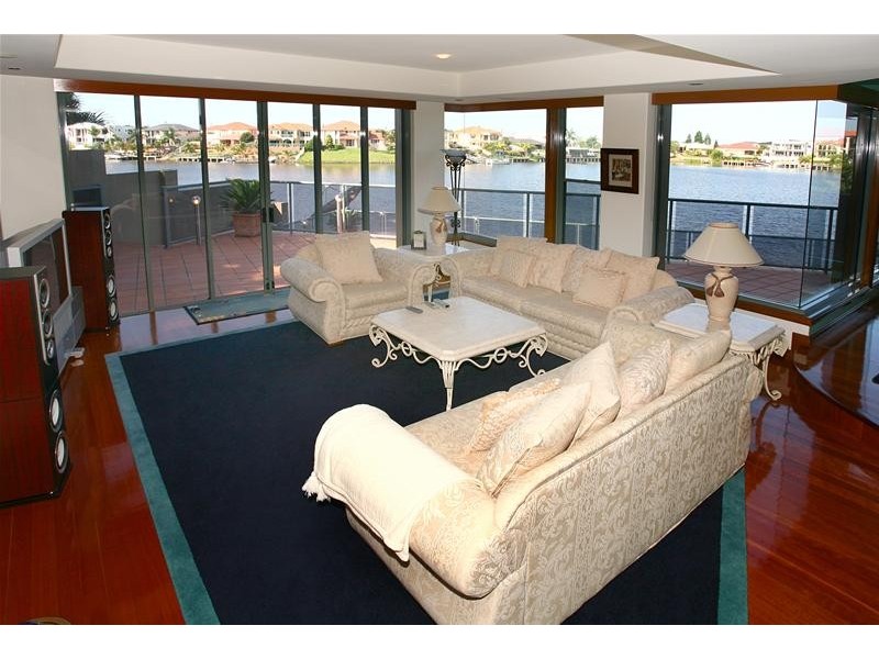 18 Bollard Circuit, Clear Island Waters QLD 4226