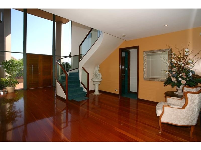 18 Bollard Circuit, Clear Island Waters QLD 4226