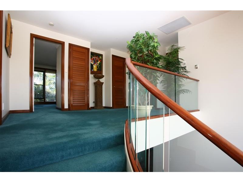 18 Bollard Circuit, Clear Island Waters QLD 4226
