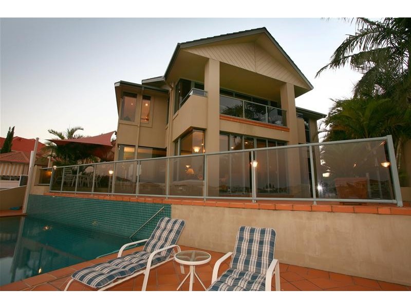 18 Bollard Circuit, Clear Island Waters QLD 4226