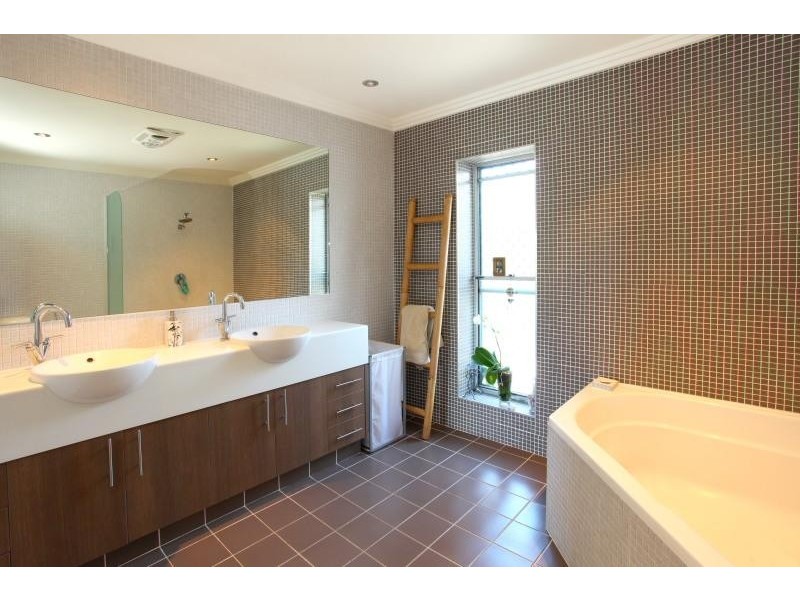 11 Cristobel Court, Broadbeach Waters QLD 4218