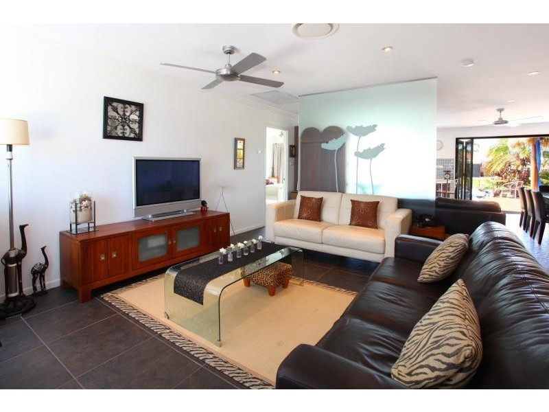 11 Cristobel Court, Broadbeach Waters QLD 4218