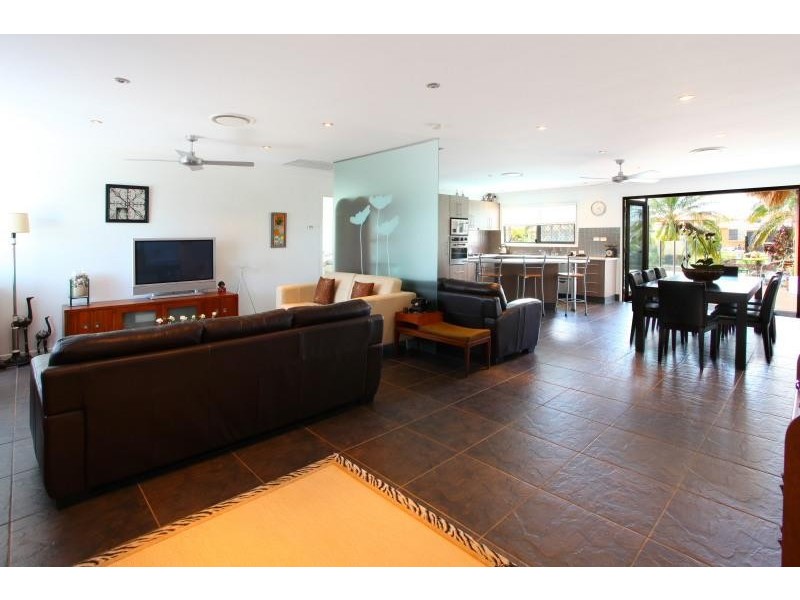 11 Cristobel Court, Broadbeach Waters QLD 4218