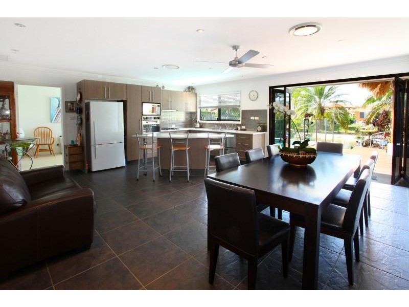 11 Cristobel Court, Broadbeach Waters QLD 4218