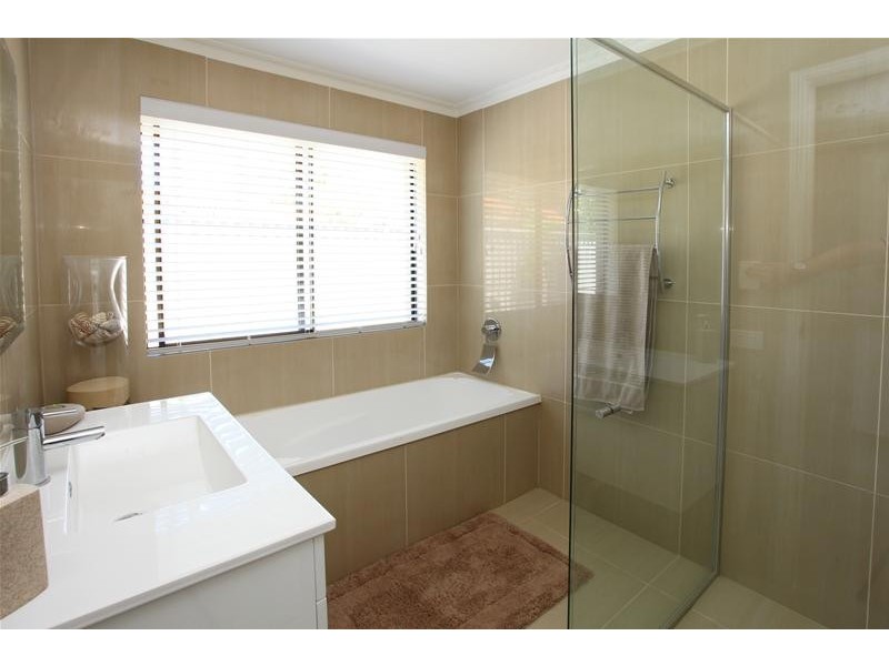 19 Mackay Close, Sorrento QLD 4217