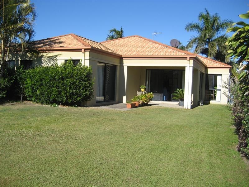 8 Redbud Place, Robina QLD 4226