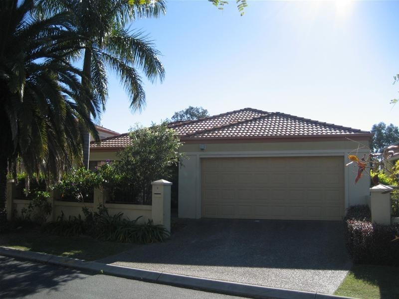 8 Redbud Place, Robina QLD 4226