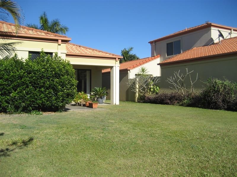 8 Redbud Place, Robina QLD 4226