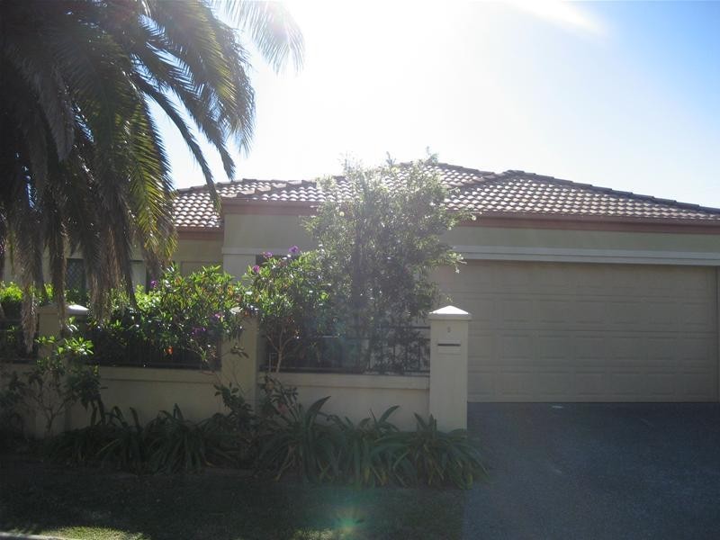 8 Redbud Place, Robina QLD 4226