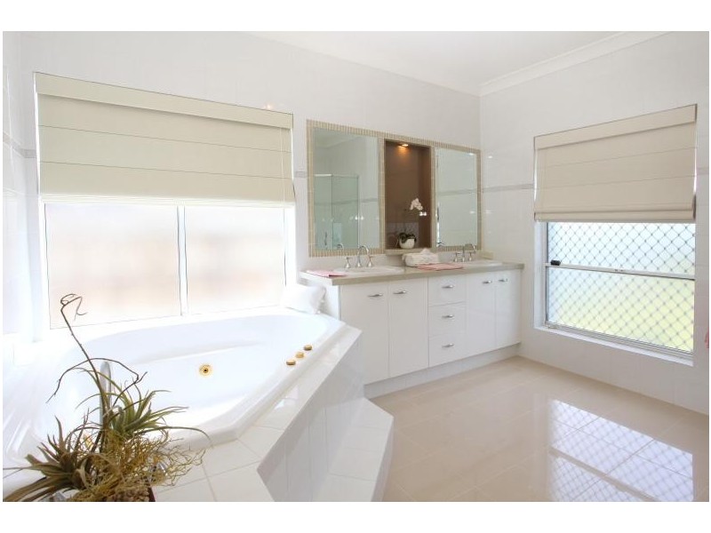 112 Port Jackson Boulevard, Clear Island Waters QLD 4226