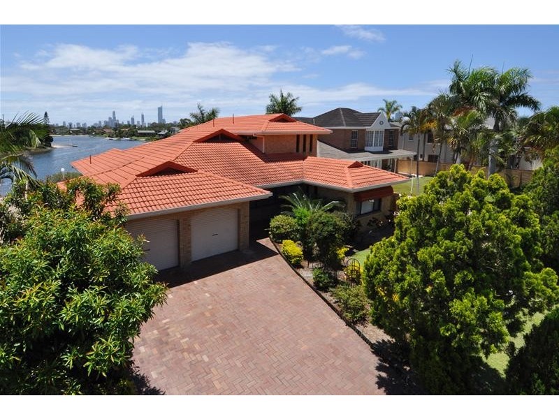 62 Waitomo Street, Broadbeach Waters QLD 4218