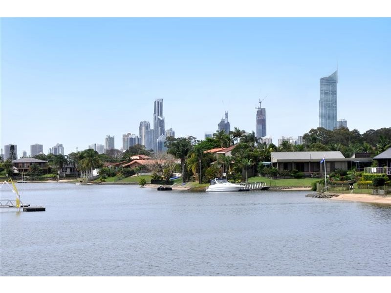 62 Waitomo Street, Broadbeach Waters QLD 4218